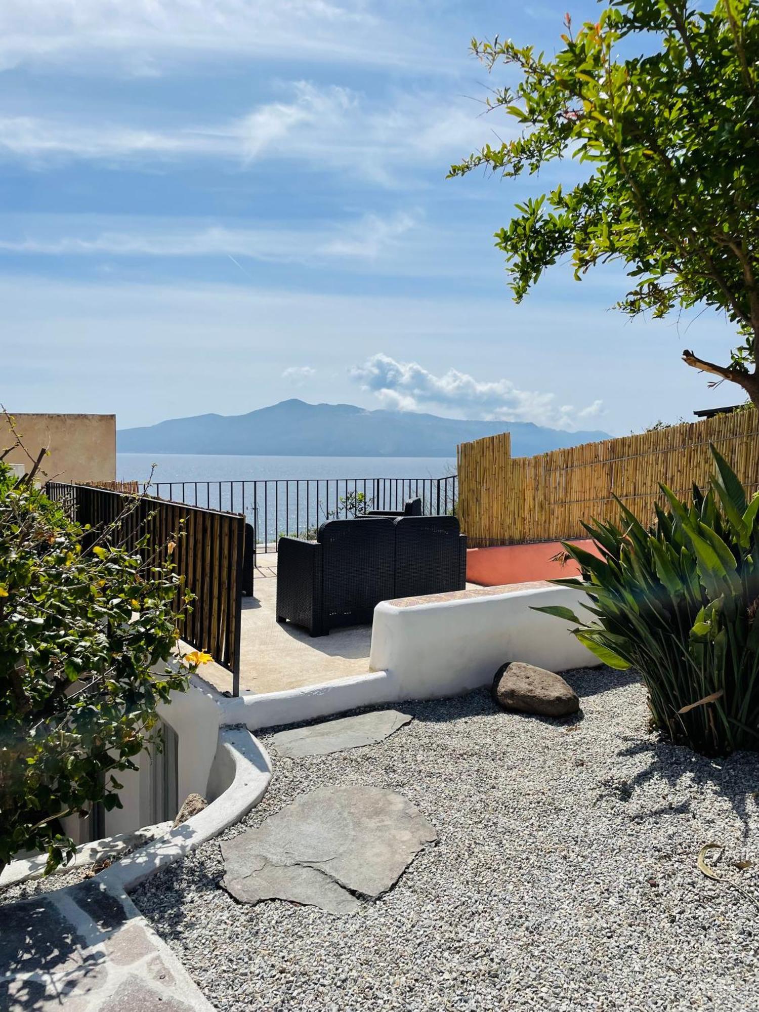 Villa Pomelia, Villa Nel Corso Di Santa Marina Salina A 50 Mt Dal Mare Exterior foto